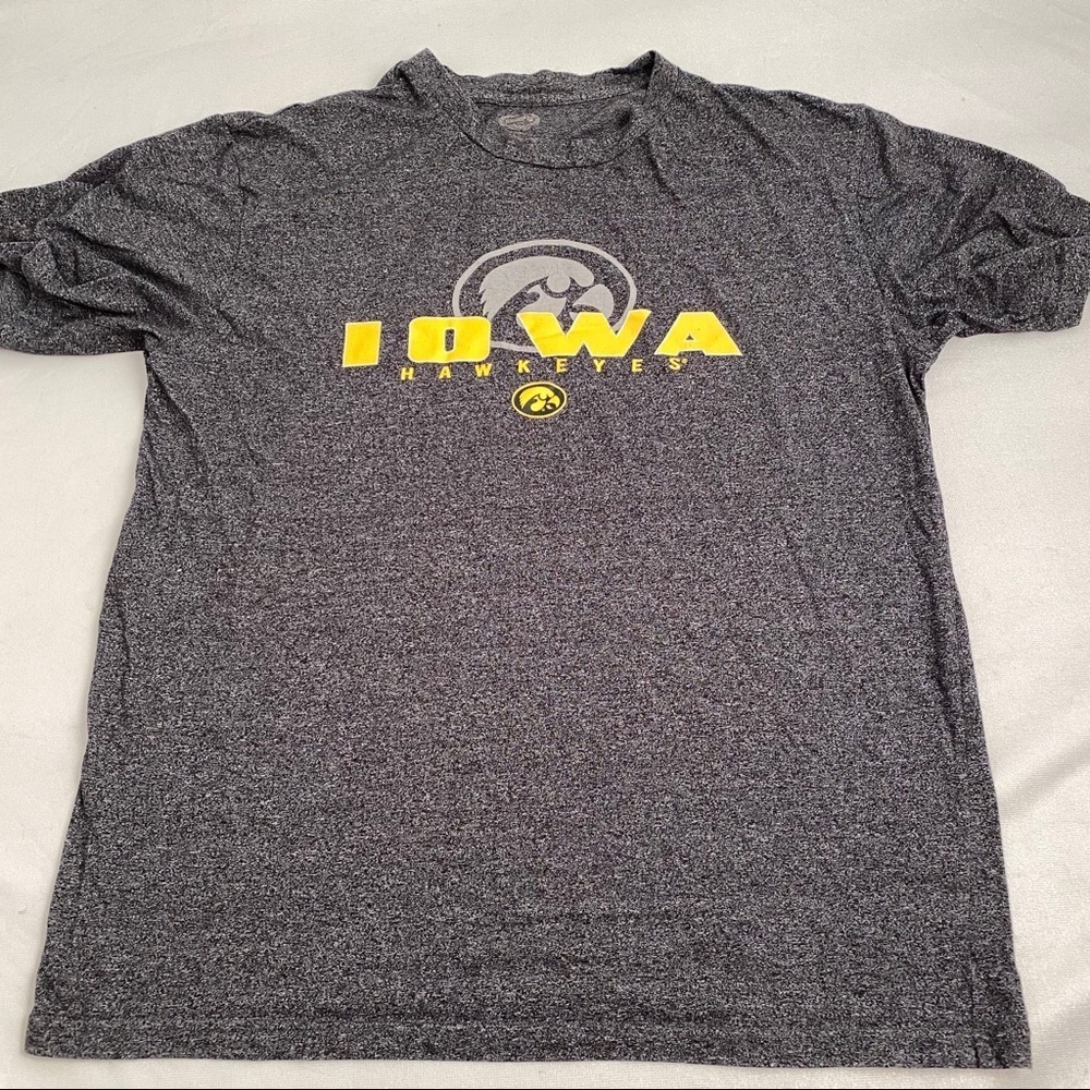 University of Iowa Hawkeyes gray and yellow short sleeve t-shirt L